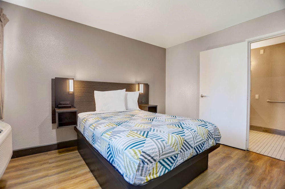 Motel6 San Bernardino, CA - North 28/58