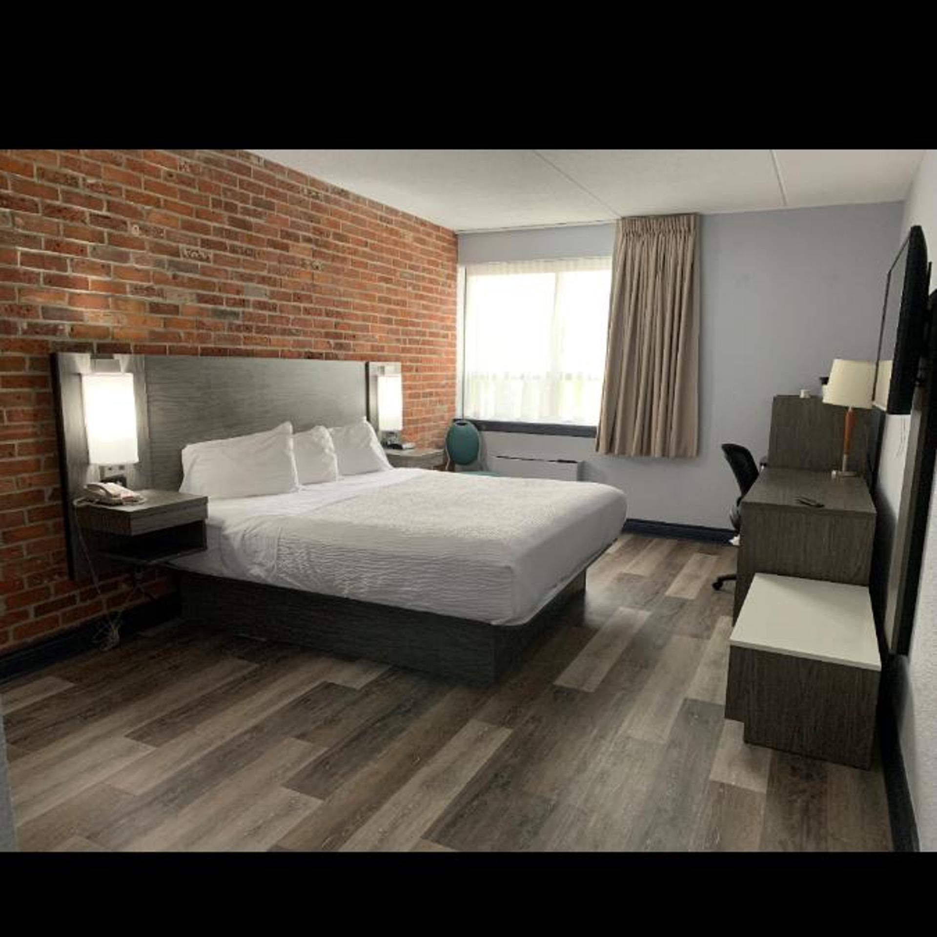 غرفة ديلوكس بسرير كينج وسريرين كوين، Travelodge by Wyndham Barrie on Bayfield 8/10