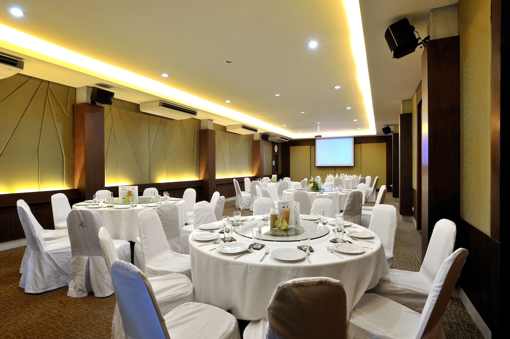 The Charm Boutique Resort & Hotel 40/46