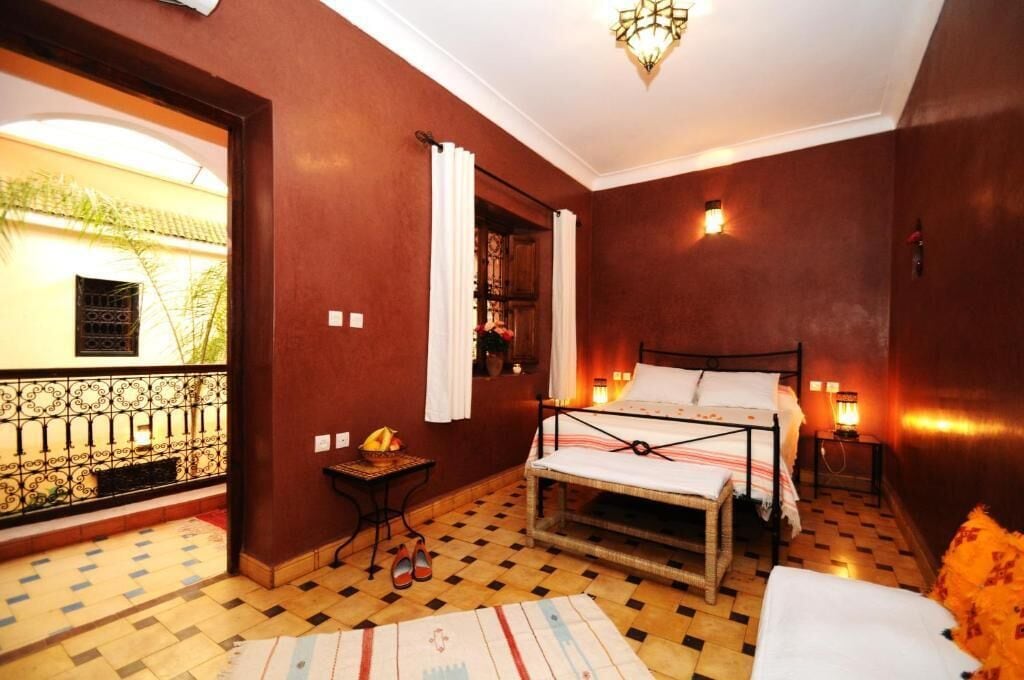 ROMANTIC, DOUBLE BED