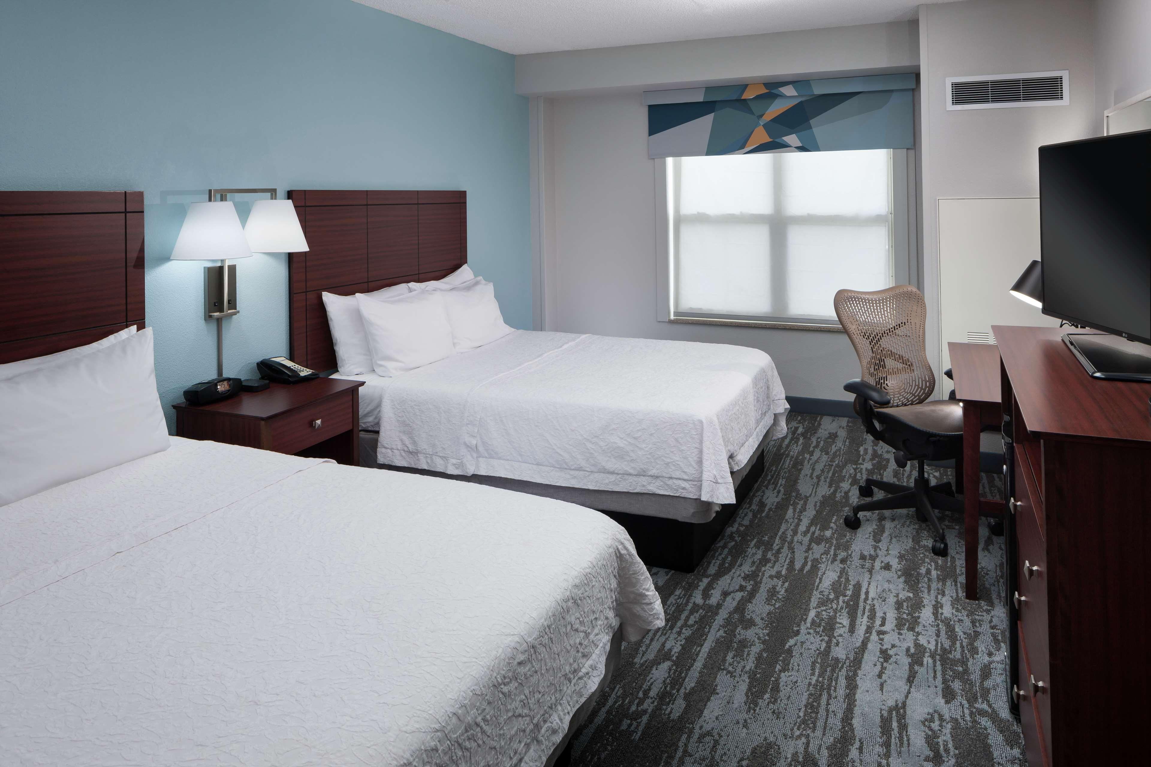 STANDARD, 2 QUEEN BEDS