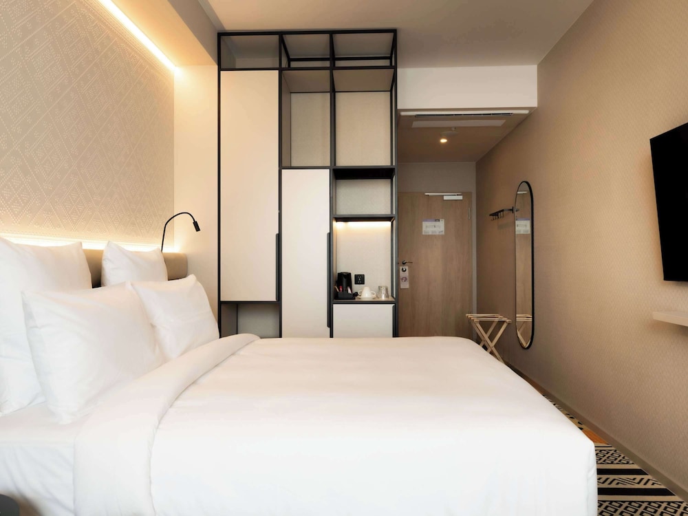 Classic, Twin Beds, Mountain View