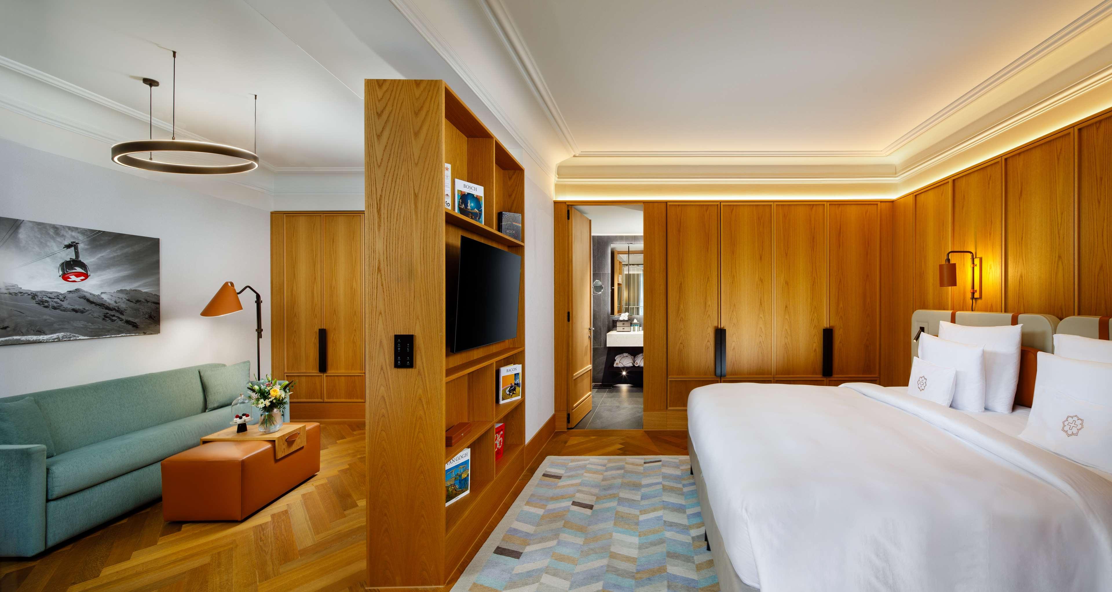 Junior Suite, Kempinski Palace Engelberg 2/10