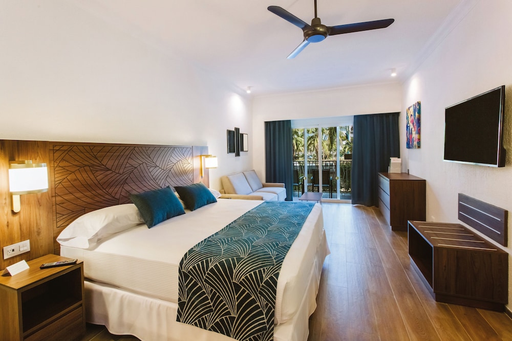 Room, 2 Double Beds, Partial Sea View