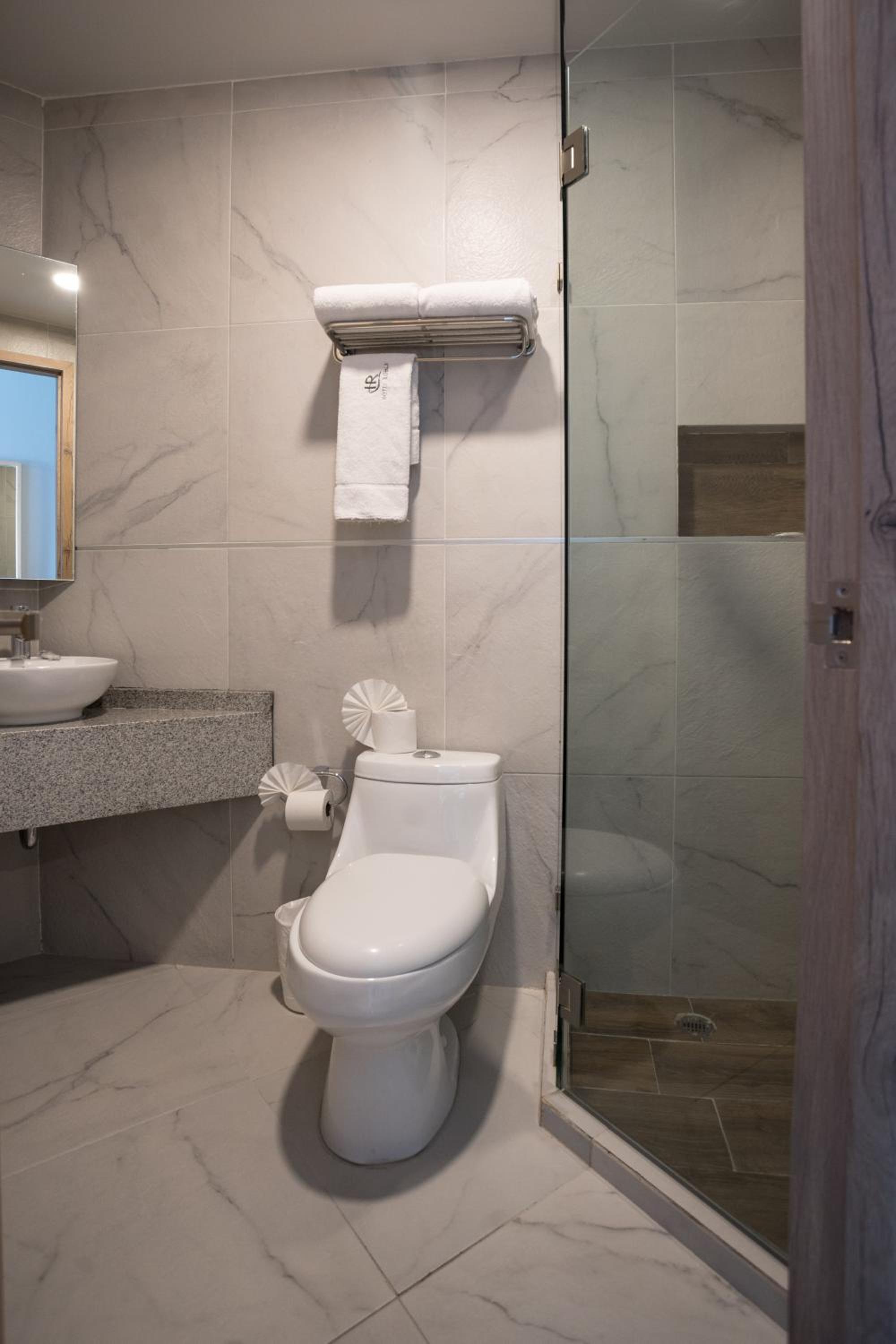 غرفة بسريرين مزدوجين، Hotel Roble 7/8
