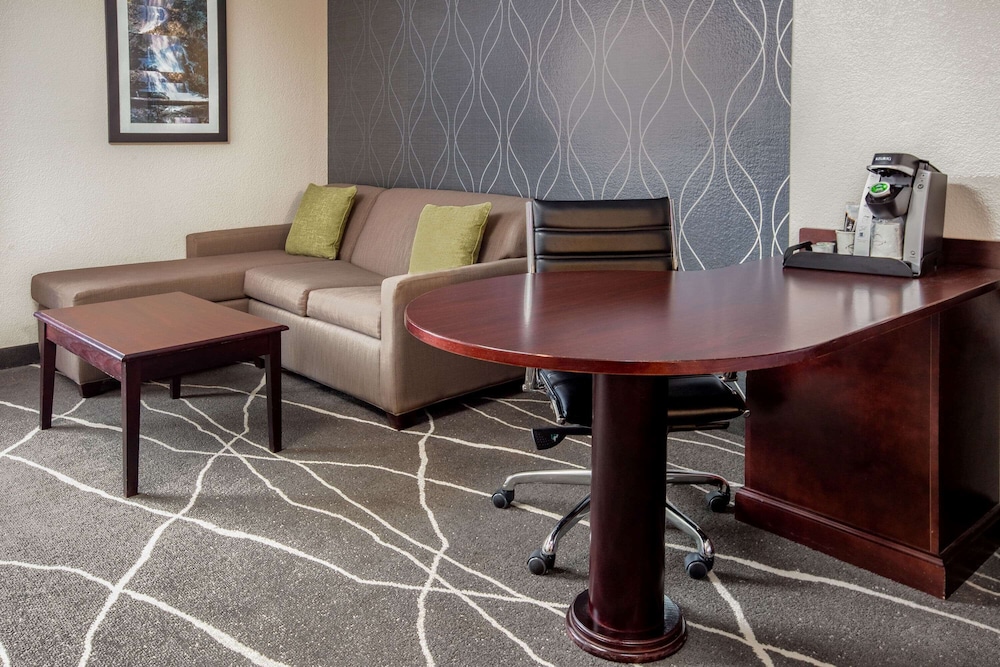 Fairfield Inn & Suites By Marriott Fresno River Park 46/54