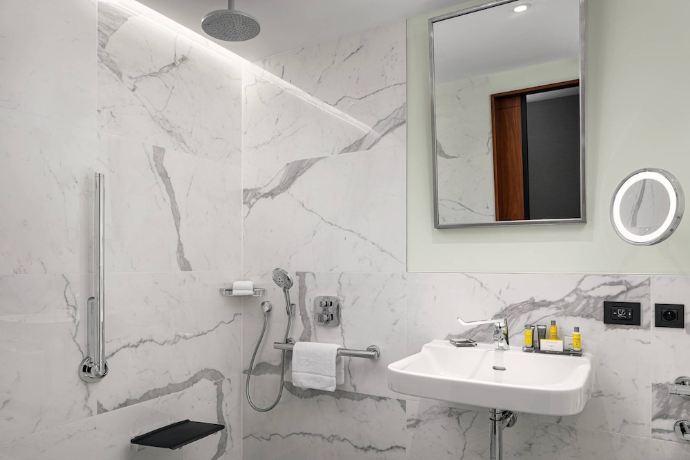 جناح كلوب بسرير مزدوج بشرفة بغرفة نوم واحدة للمدخنين، Prague Marriott Hotel 5/5