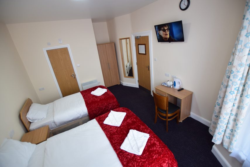 Room, Twin Beds, Shared Bathroom