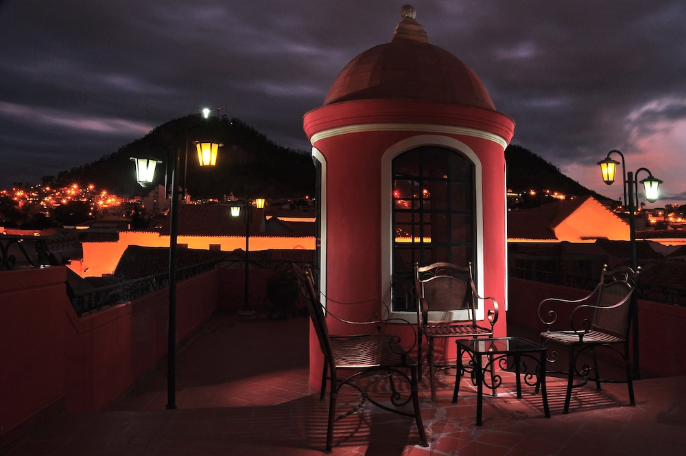 Hotel Monasterio 6/50