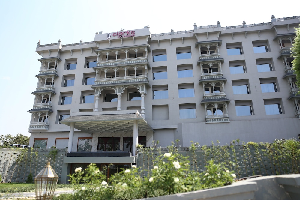 Clarks Inn Suites Raipur 4/50