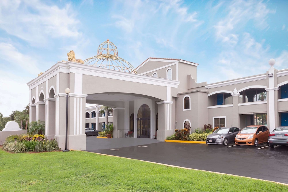 Howard Johnson by Wyndham Orlando/International Drive 27/34