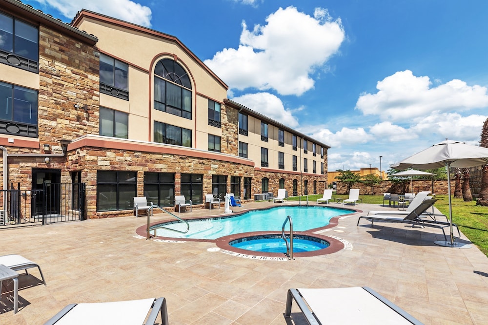 Holiday Inn Express & Suites Austin NW - Lakeway 1/50