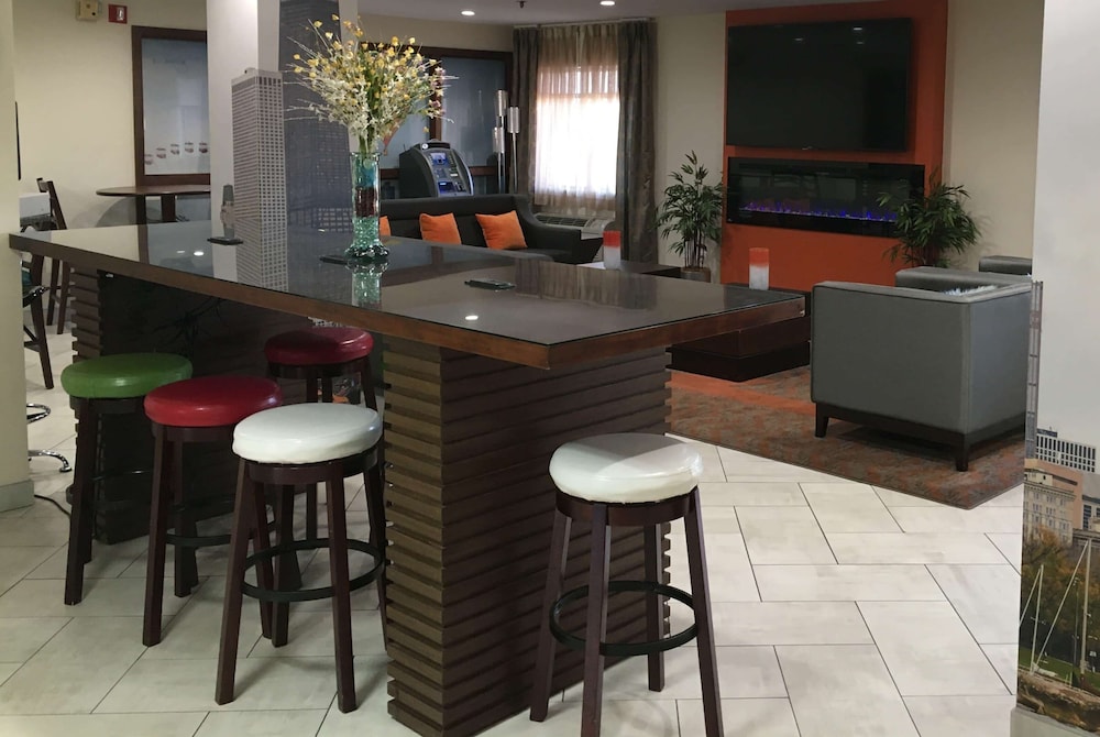 Baymont by Wyndham Waterford/Burlington WI 37/43
