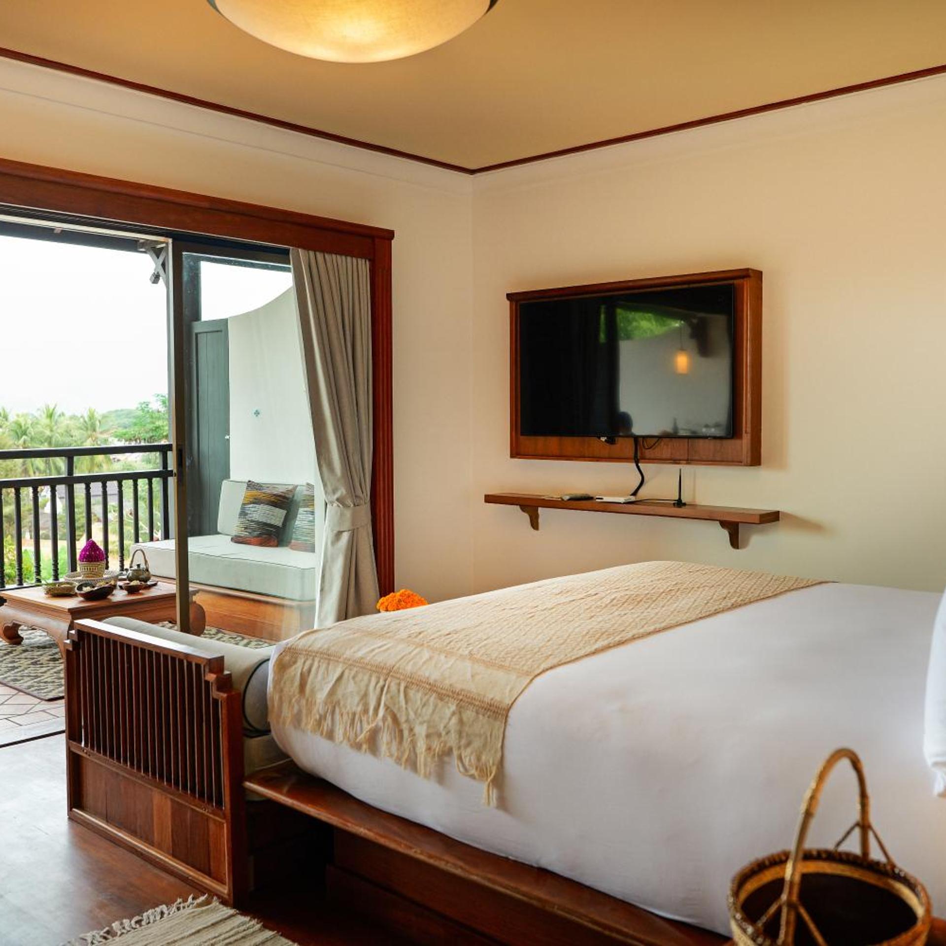 Phou Si Temple Suite