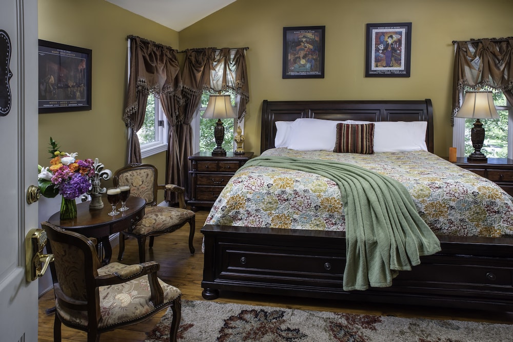 White Oak Manor Bed Breakfast 11/44