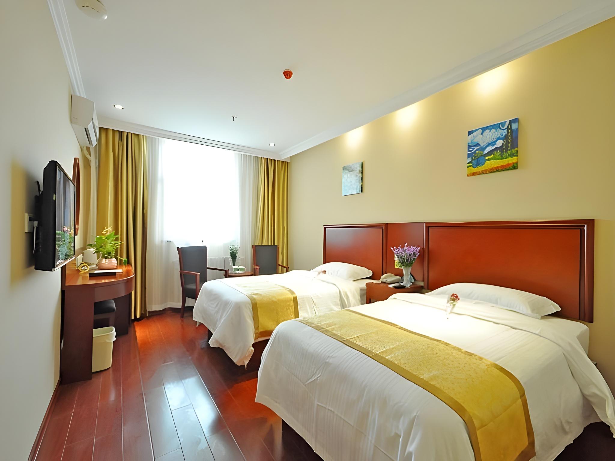 ROOM, TWIN BEDS