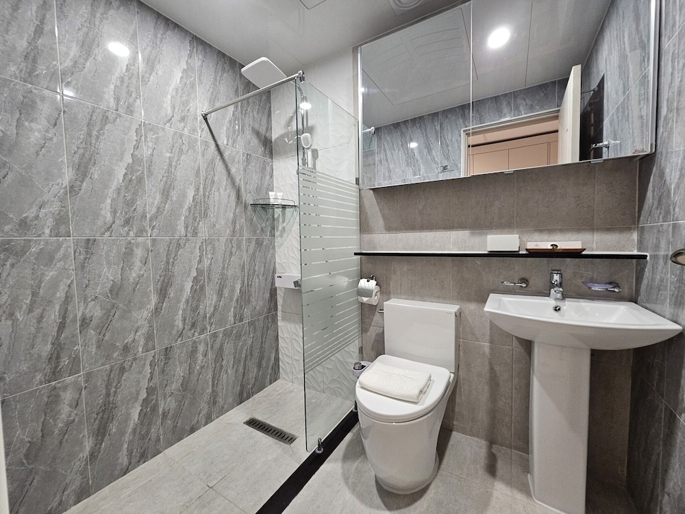 The Clover Hotel Angeles City managed by Cocotel 49/50