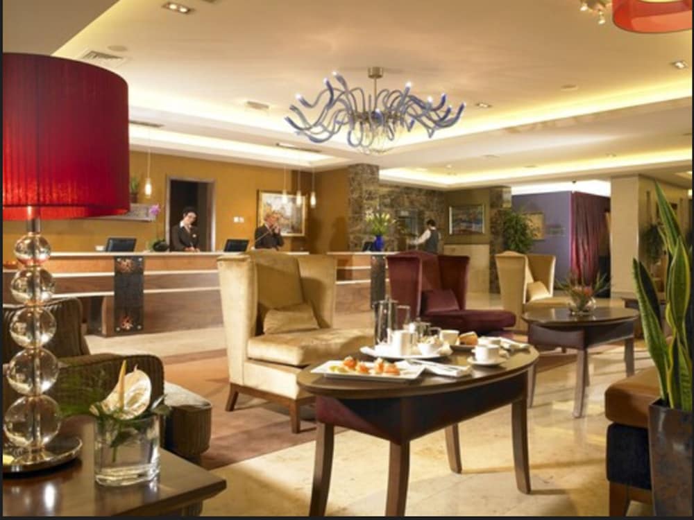 WESTPORT PLAZA HOTEL 45/51