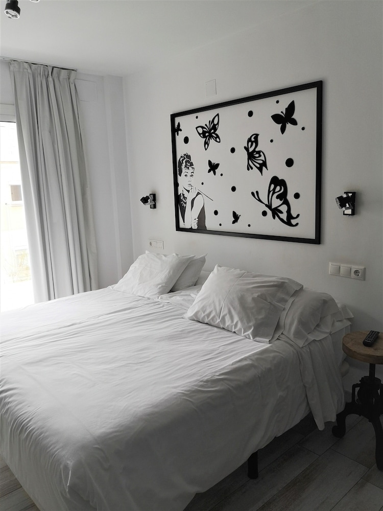STANDARD, KING BED, KITCHENETTE