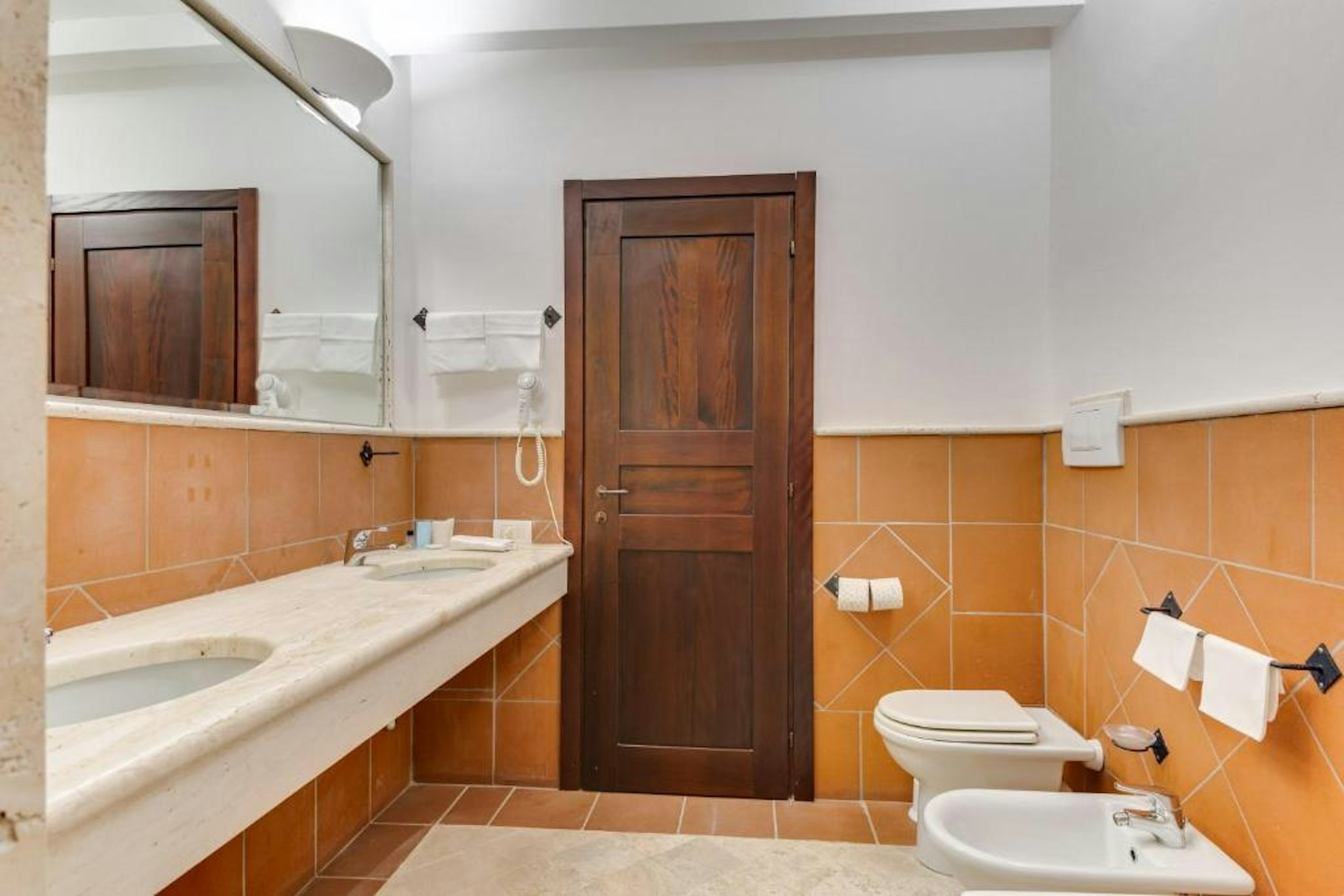 Phi Hotel Sighientu 18/18