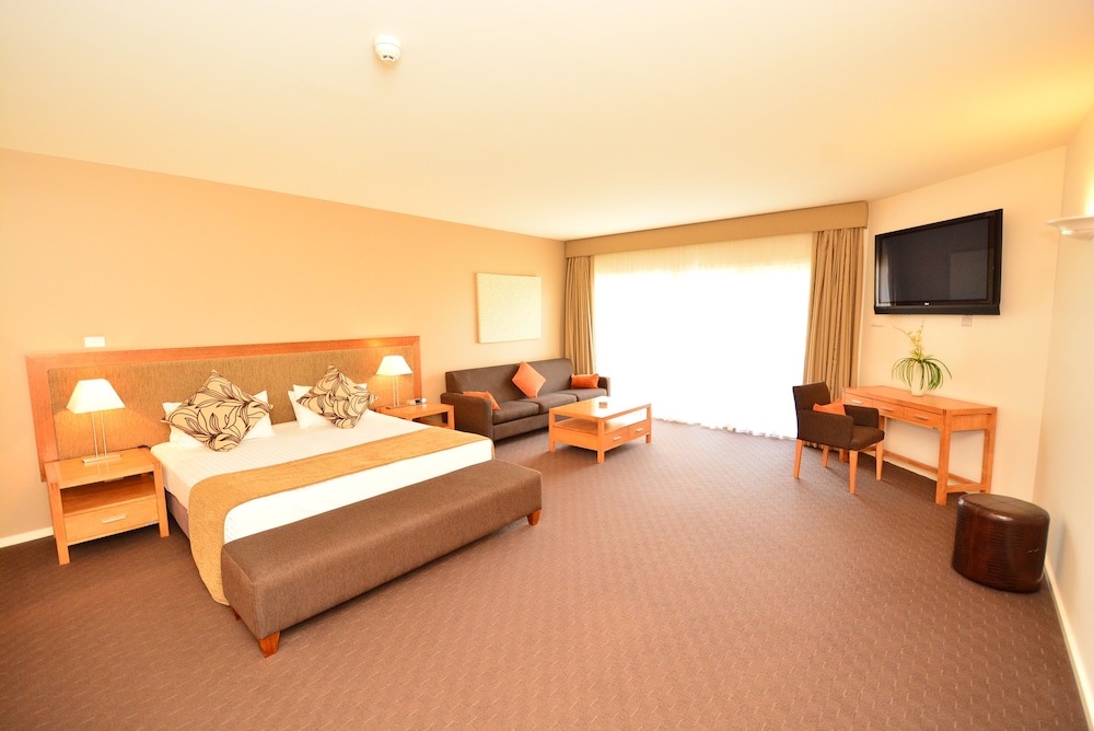 MORNINGTON HOTEL 6/45
