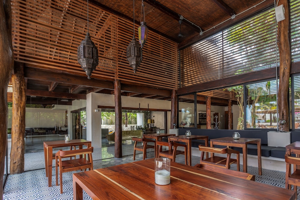 Lotus Beach Hotel 34/49