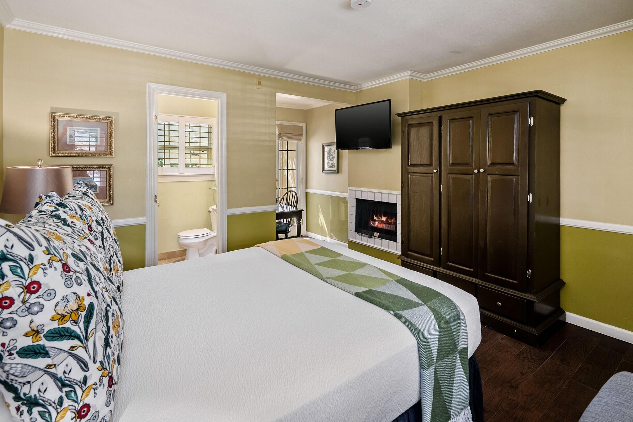 Room, Queen Bed