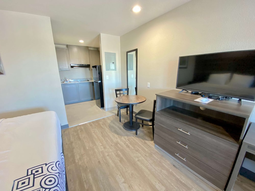 Surestay Plus Hotel By Best Western Ada 32/40