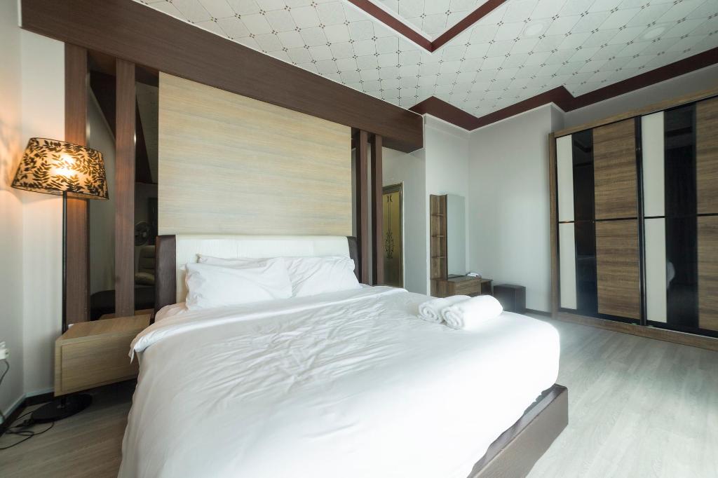 Studio, Suite, King Bed