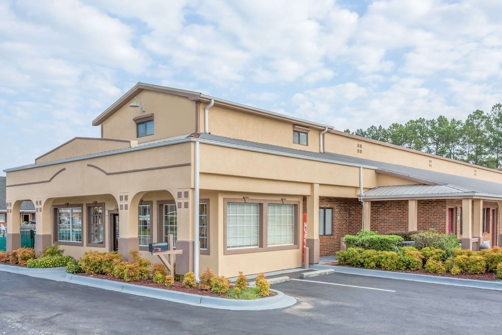 Super 8 by Wyndham Santee 4/23