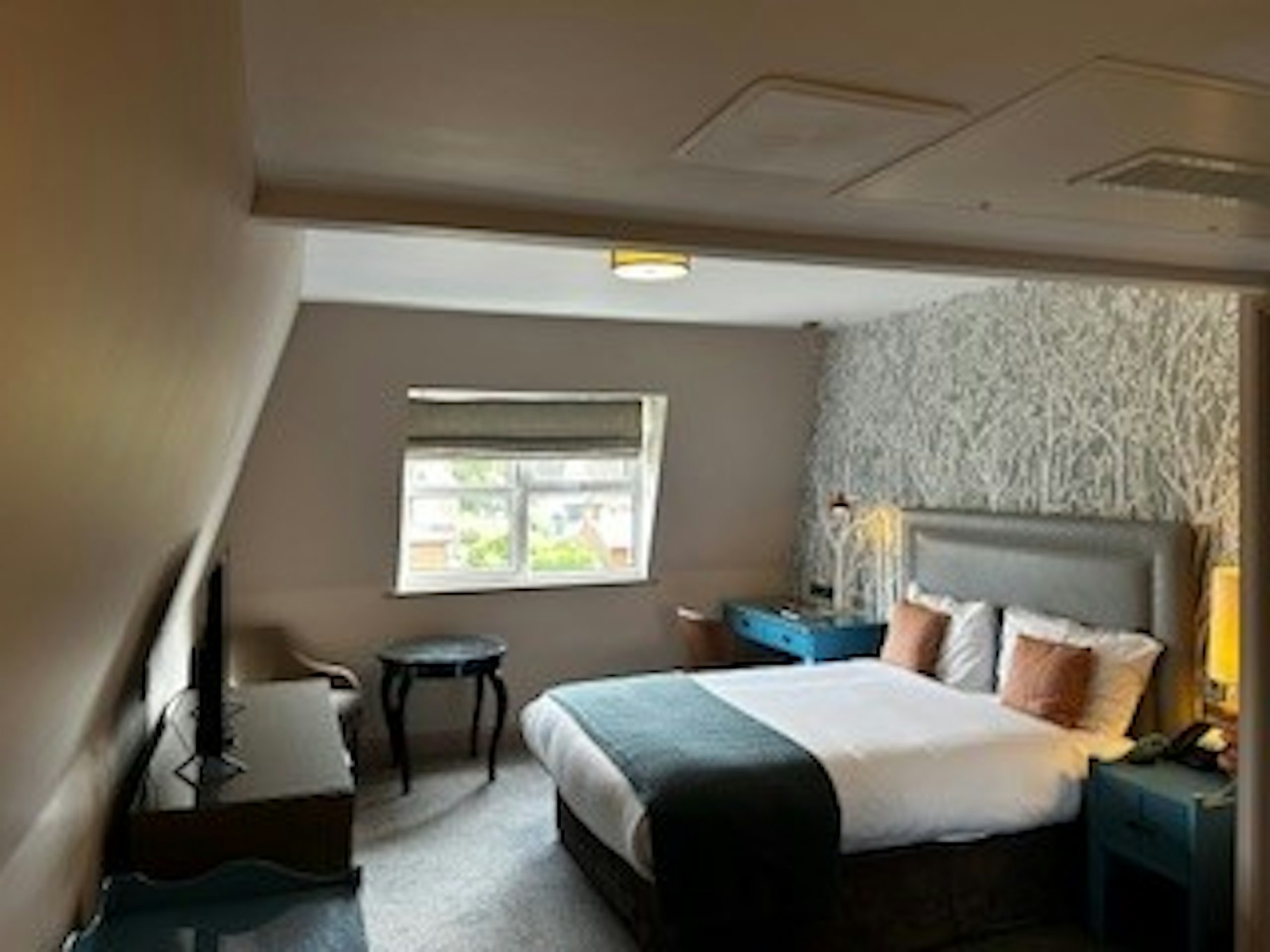 Bush Hotel Farnham 13/50