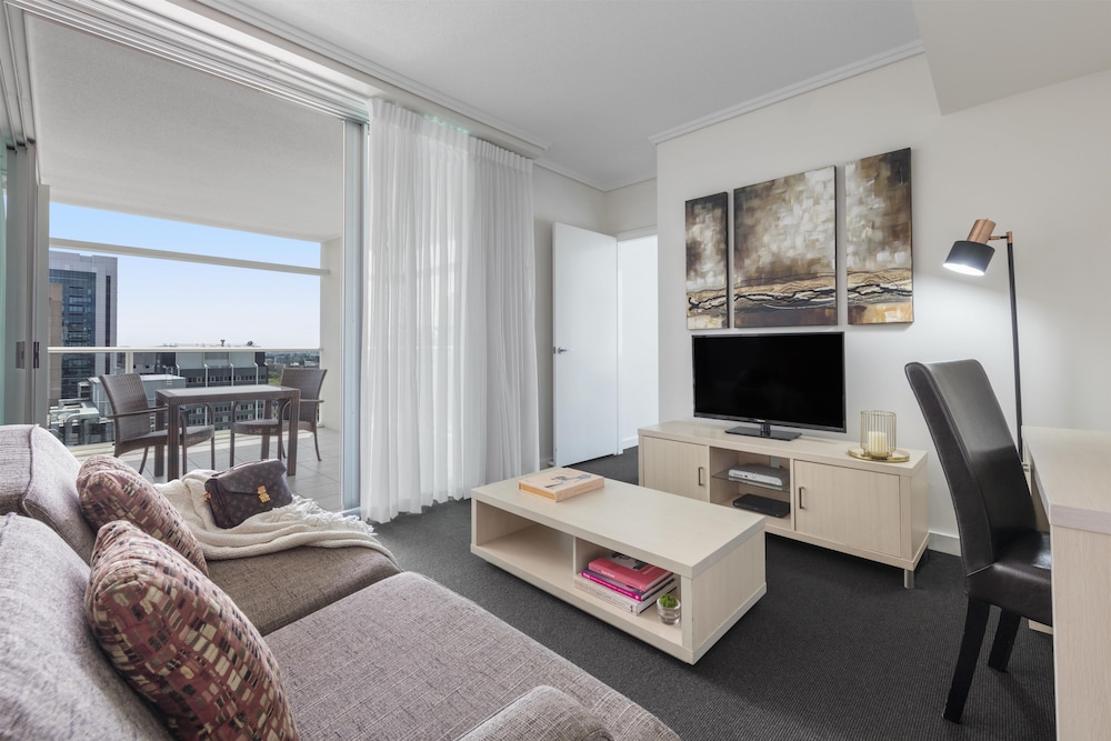 Oaks Brisbane Casino Tower Suites 30/50