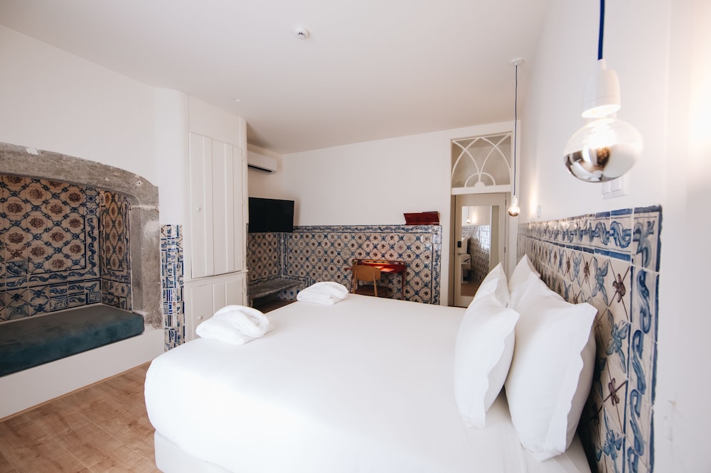 Esqina Cosmopolitan Lodge 16/76