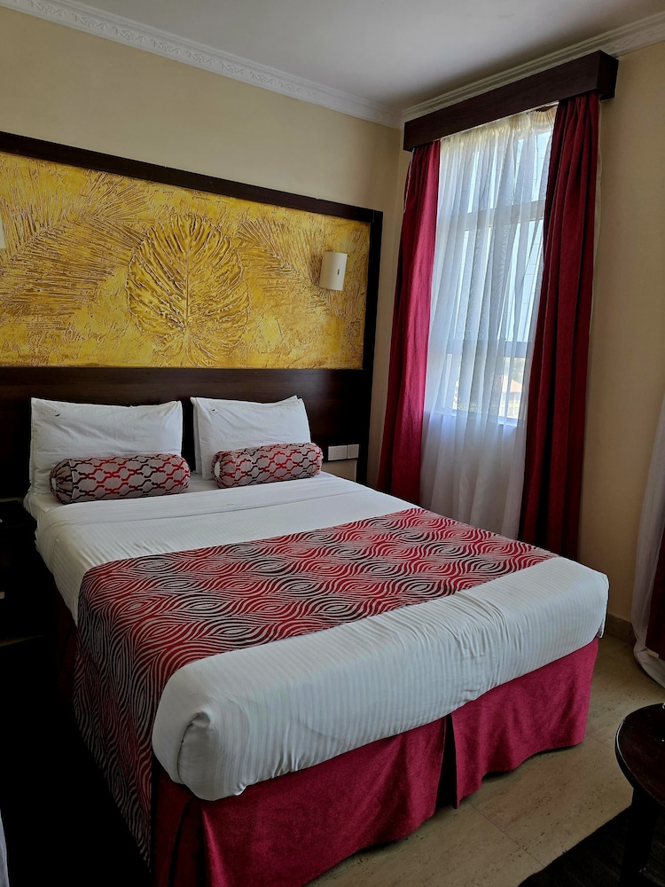 Vittoria Suites 12/50