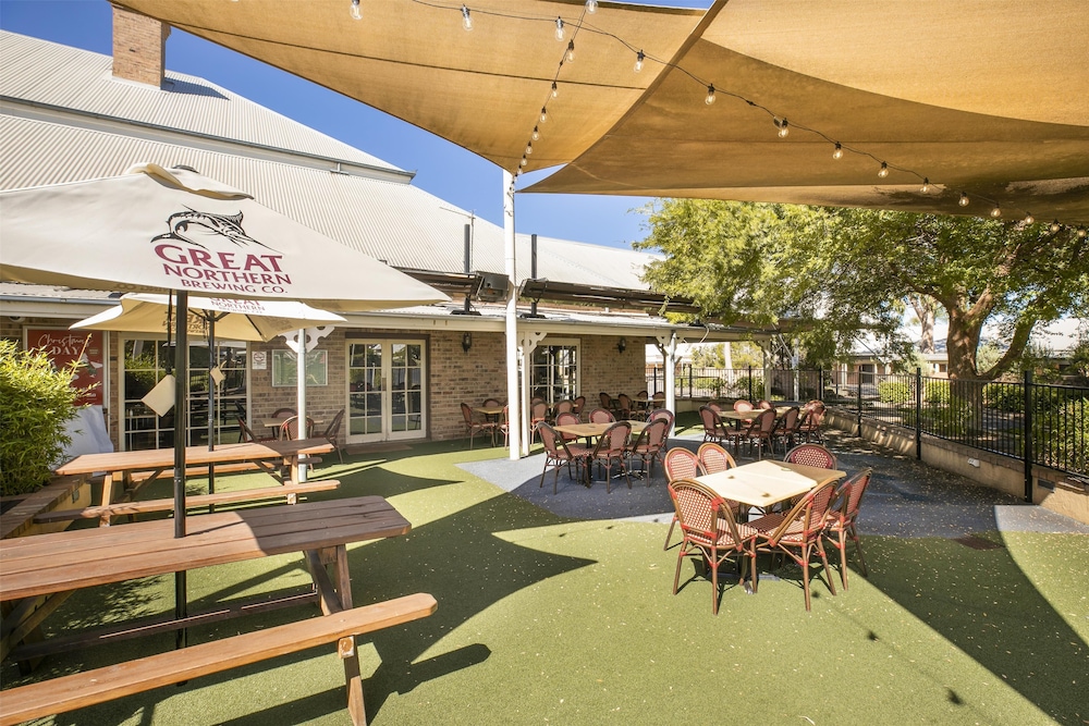Macquarie Inn 6/66