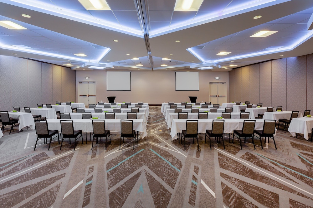 Holiday Inn La Mirada 44/54