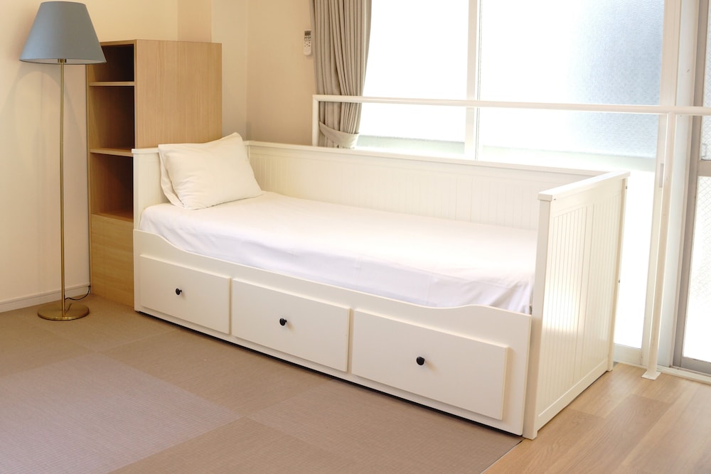 2 BEDROOMS, FAMILY, APARTMENT, BATHTUB