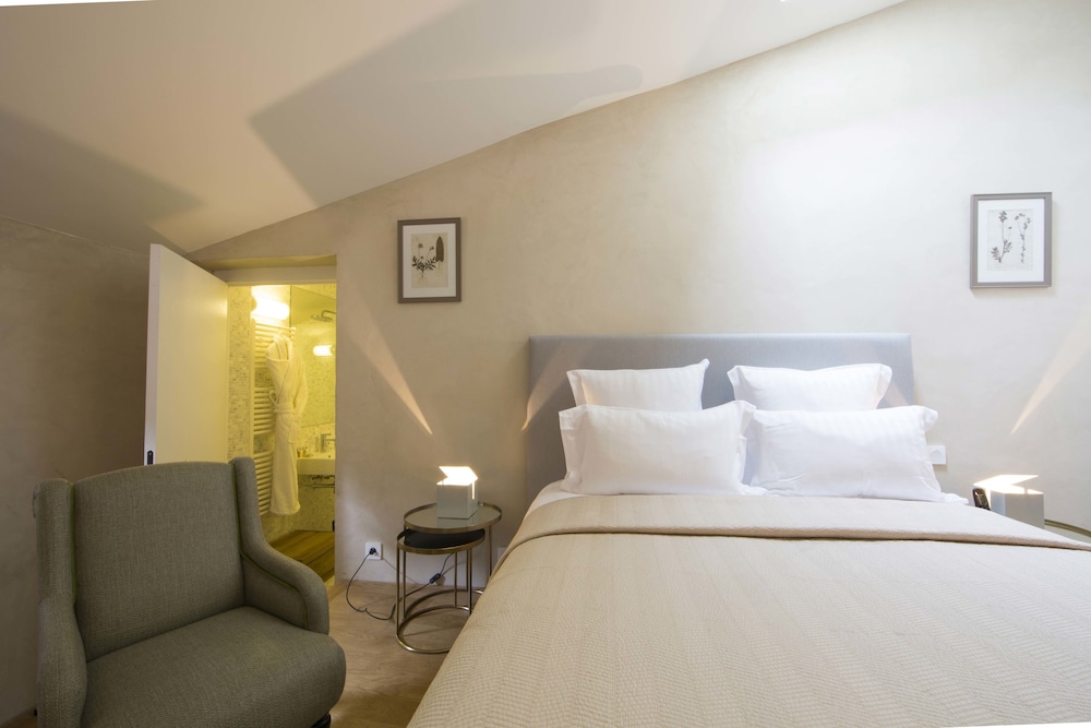 HOTEL DE LA VILLEON 19/50