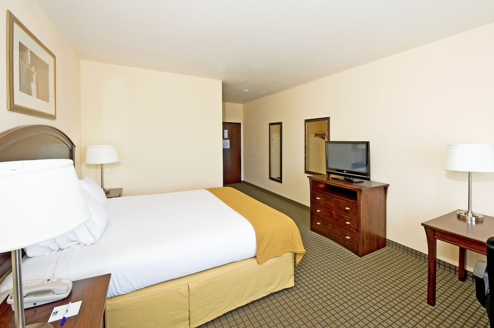 Holiday Inn Express Hotel Suites Willcox 23/53