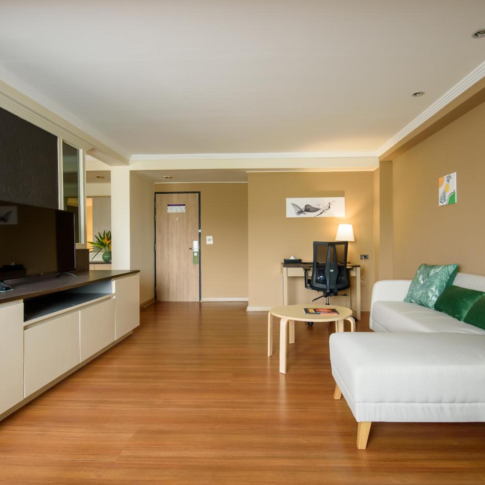 Suite, King Bed, Sc Park 2/8