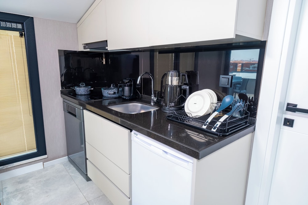 Luxury Life Suites 50/50