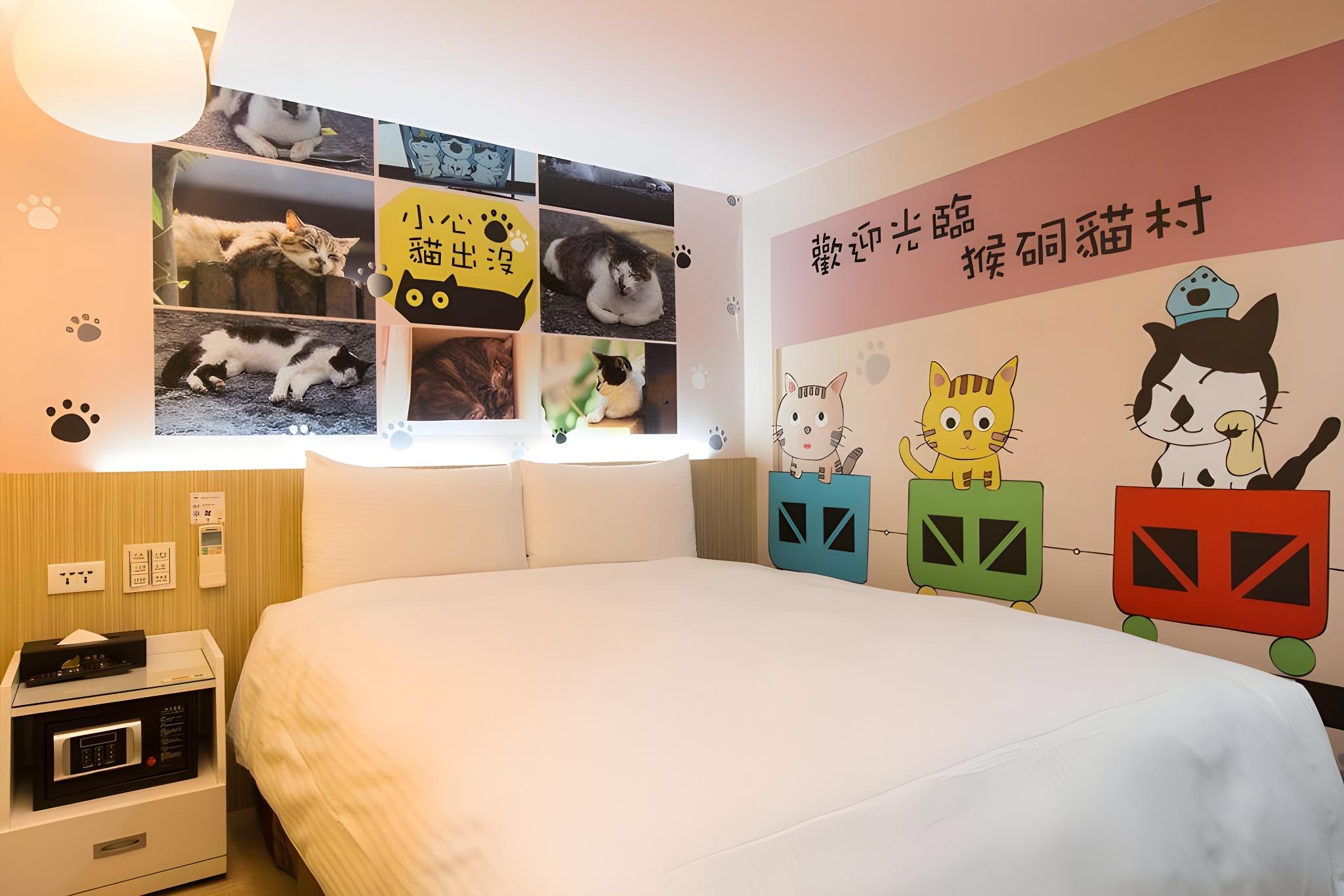 Deluxe, King Bed, No Window