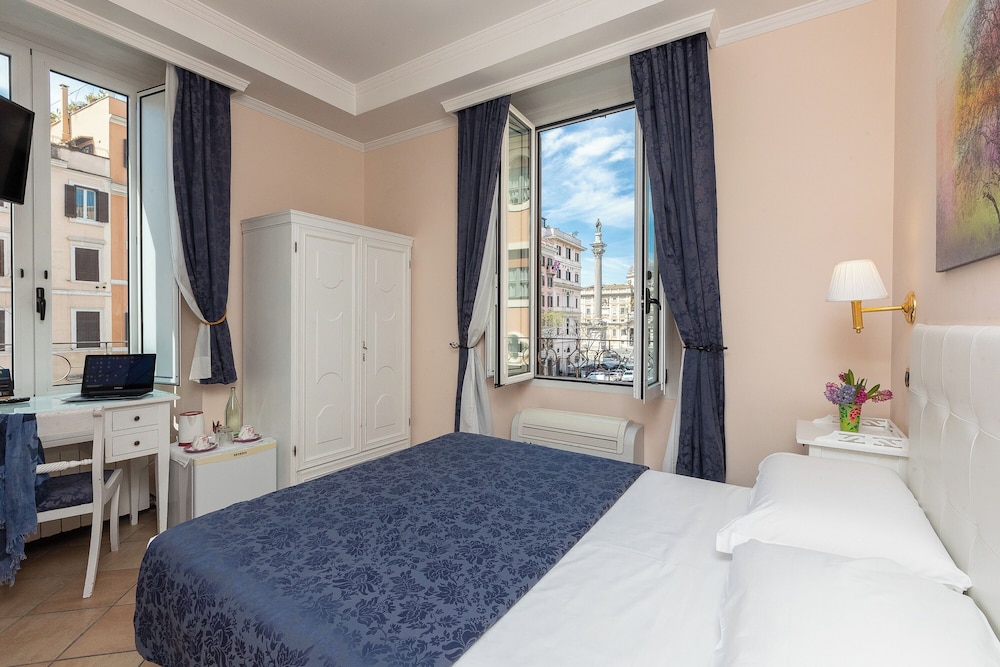 ROOM, DOUBLE BED