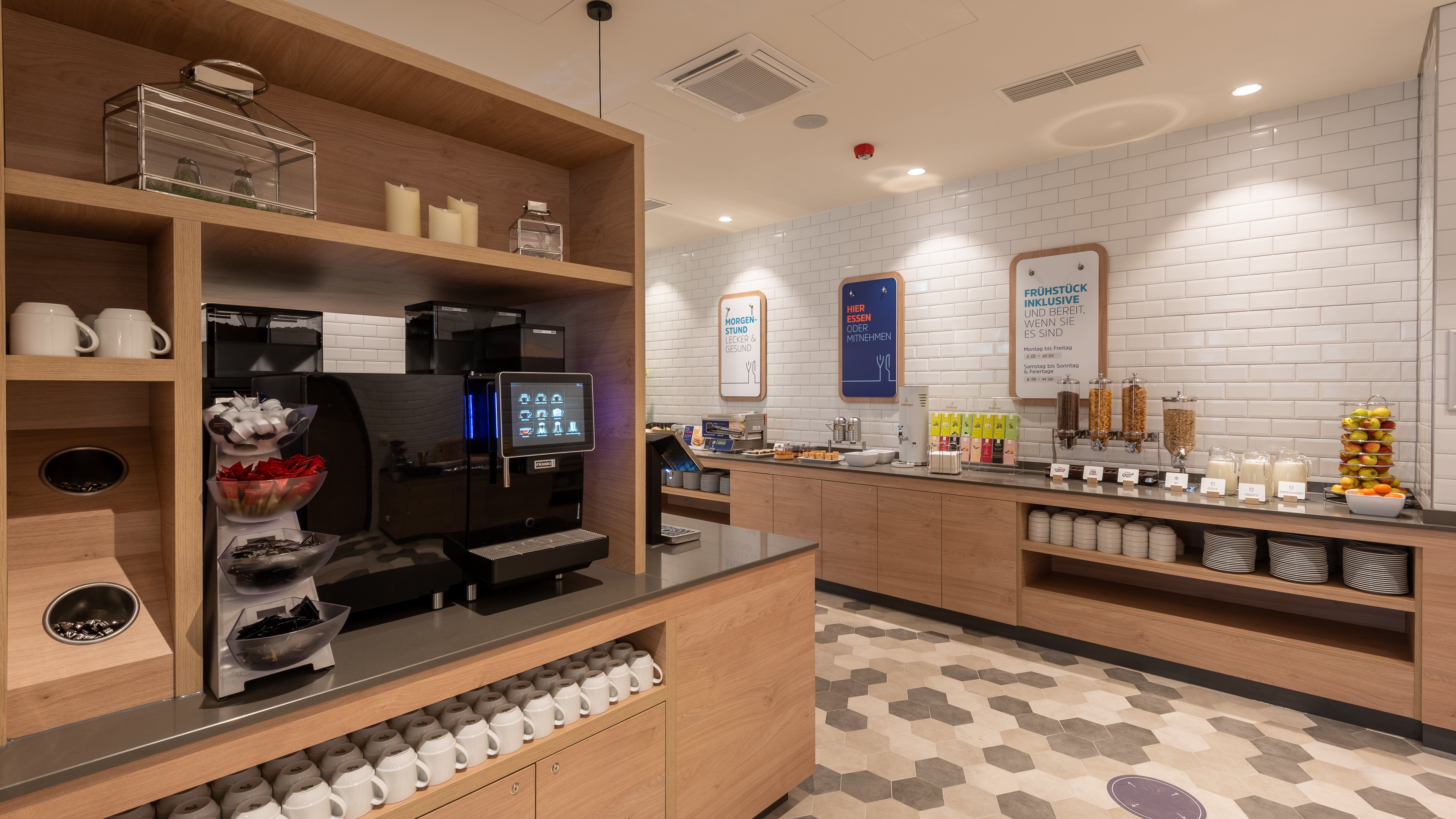 Holiday Inn Express Munich North, an IHG Hotel 12/71
