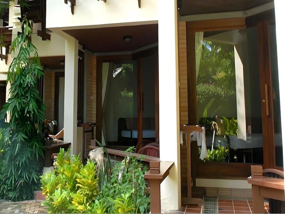 Montien House 4/50