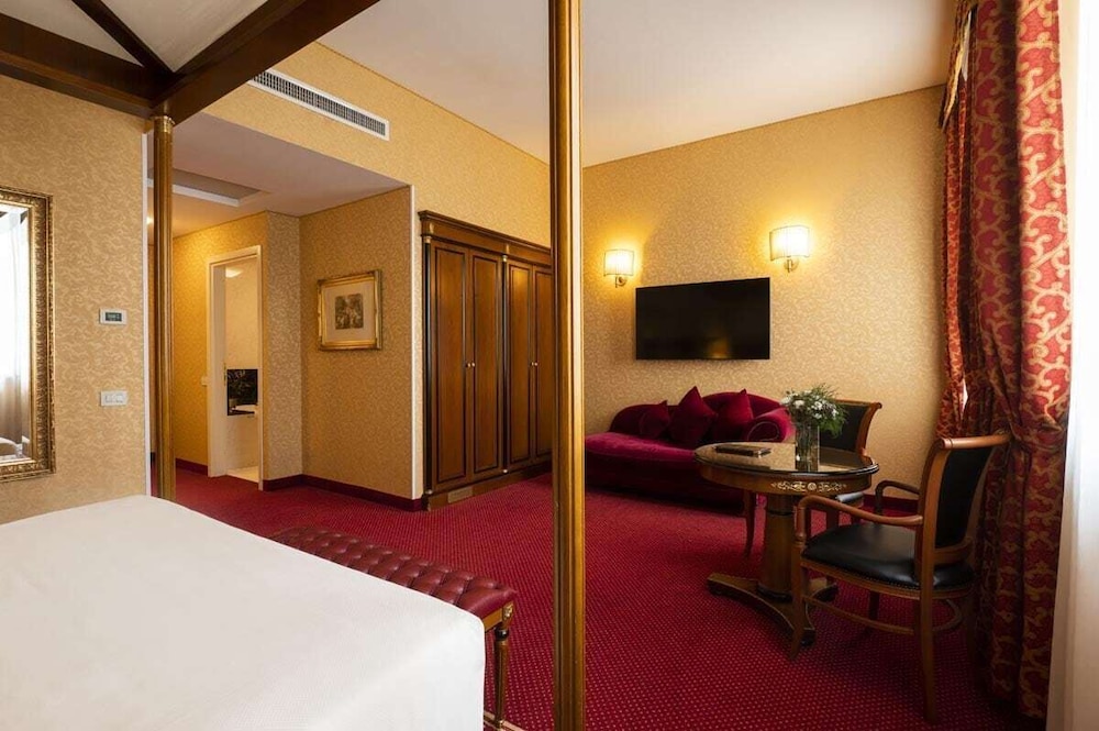 Hotel Maxim 15/48