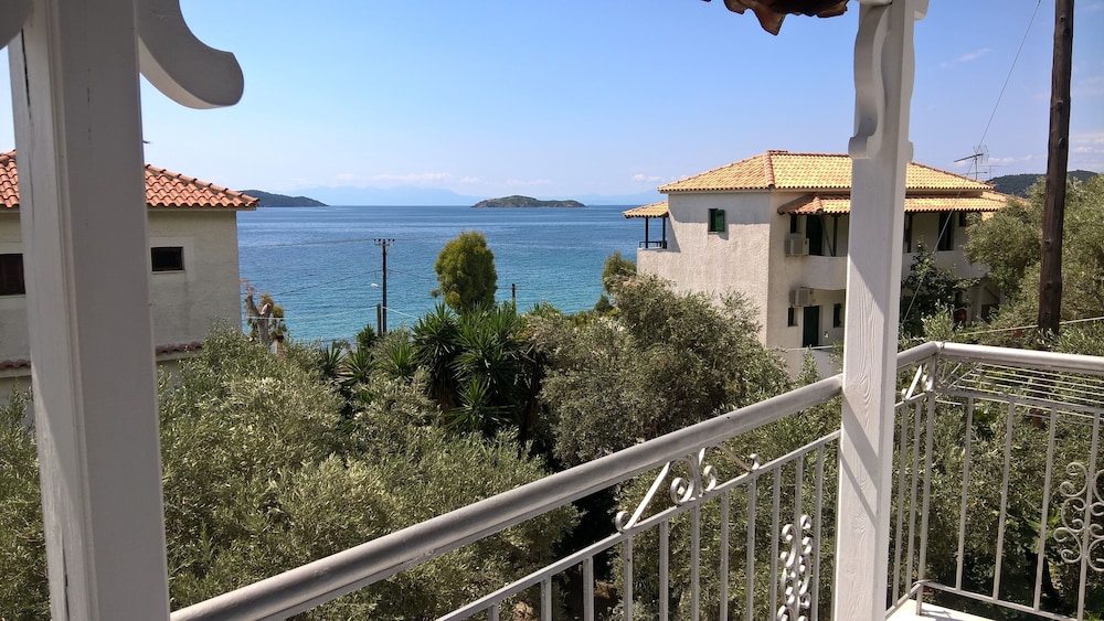 Azalea View Skiathos Studios 64/73