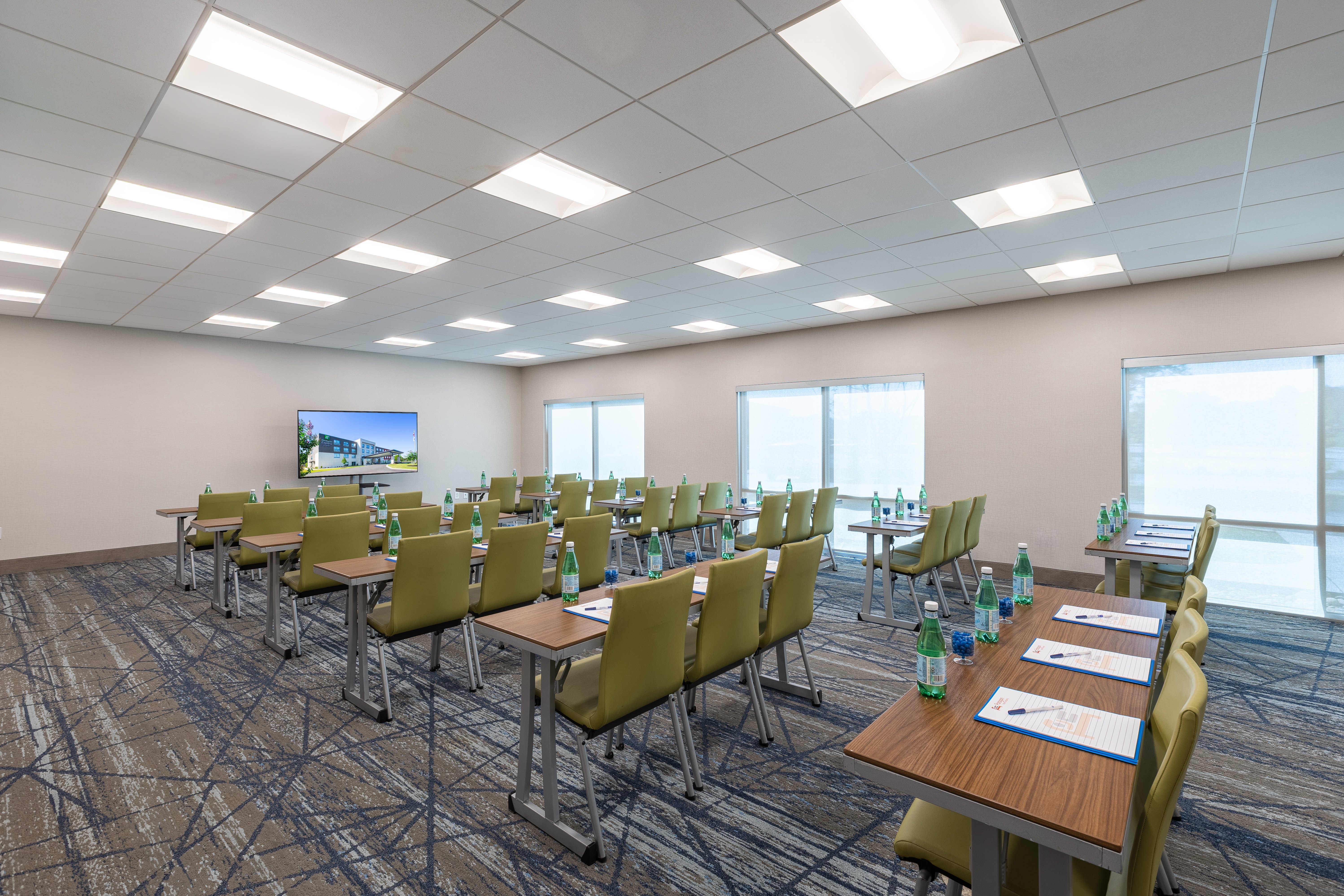 Holiday Inn Express Suites Greenwood Mall 62/67