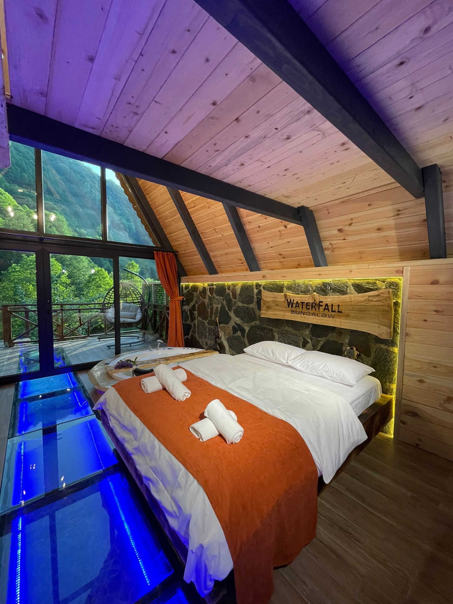 Waterfall Bungalow 9/20