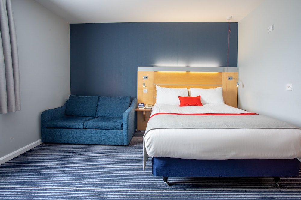 Holiday Inn Express Dunfermline 16/57